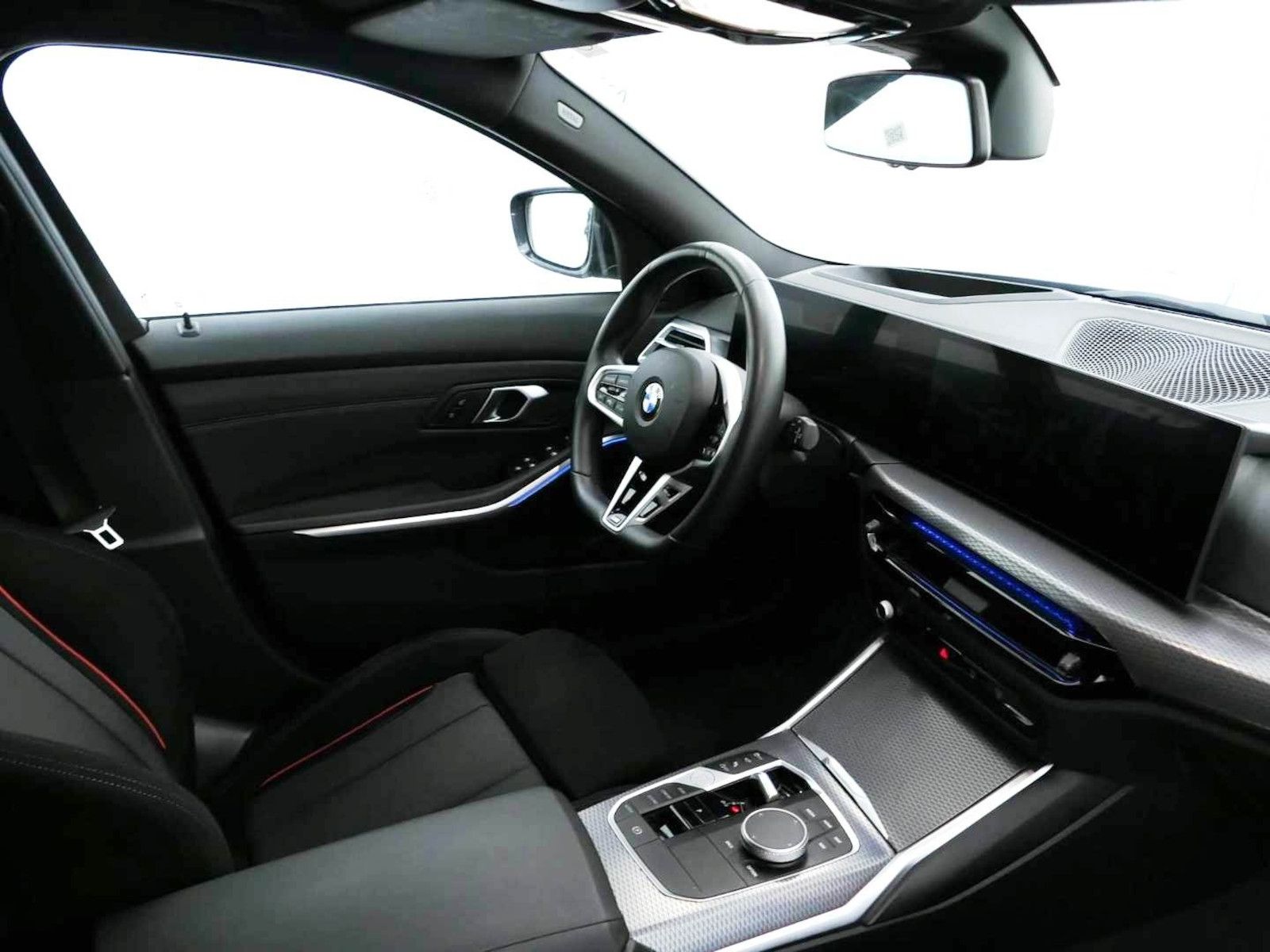 BMW 320i Touring M Sport Pano HUD AHK 360°Kam Memo
