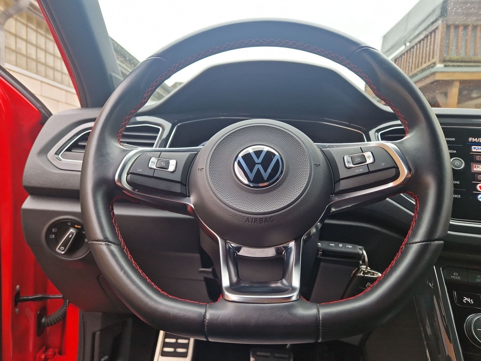 Volkswagen T-Roc Sport - Samsaru's Car Outlet