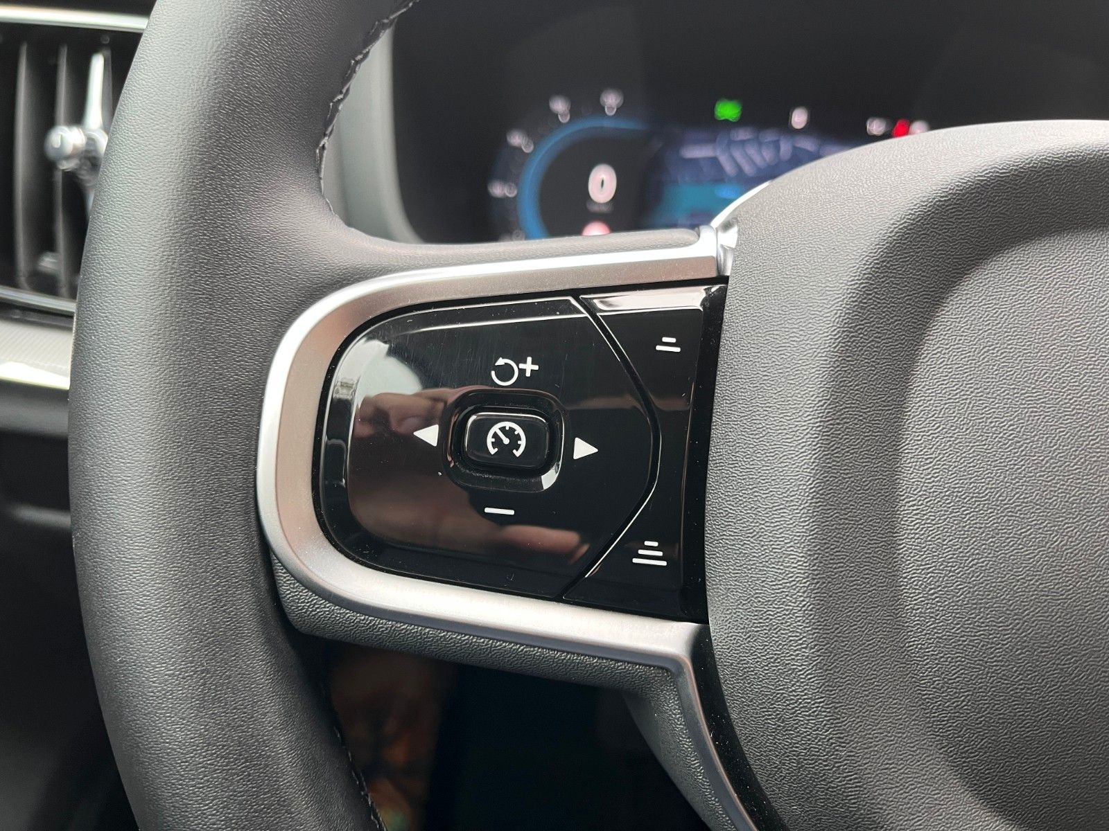 Volvo V60 T6 AWD Plug-in Hybrid Plus Dark Auto