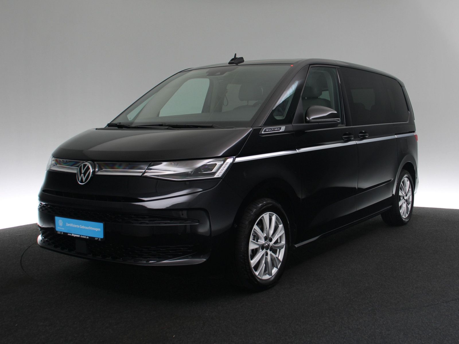 Volkswagen T7 Multivan 2.0 TDI Style - Samsaru's Car Outlet