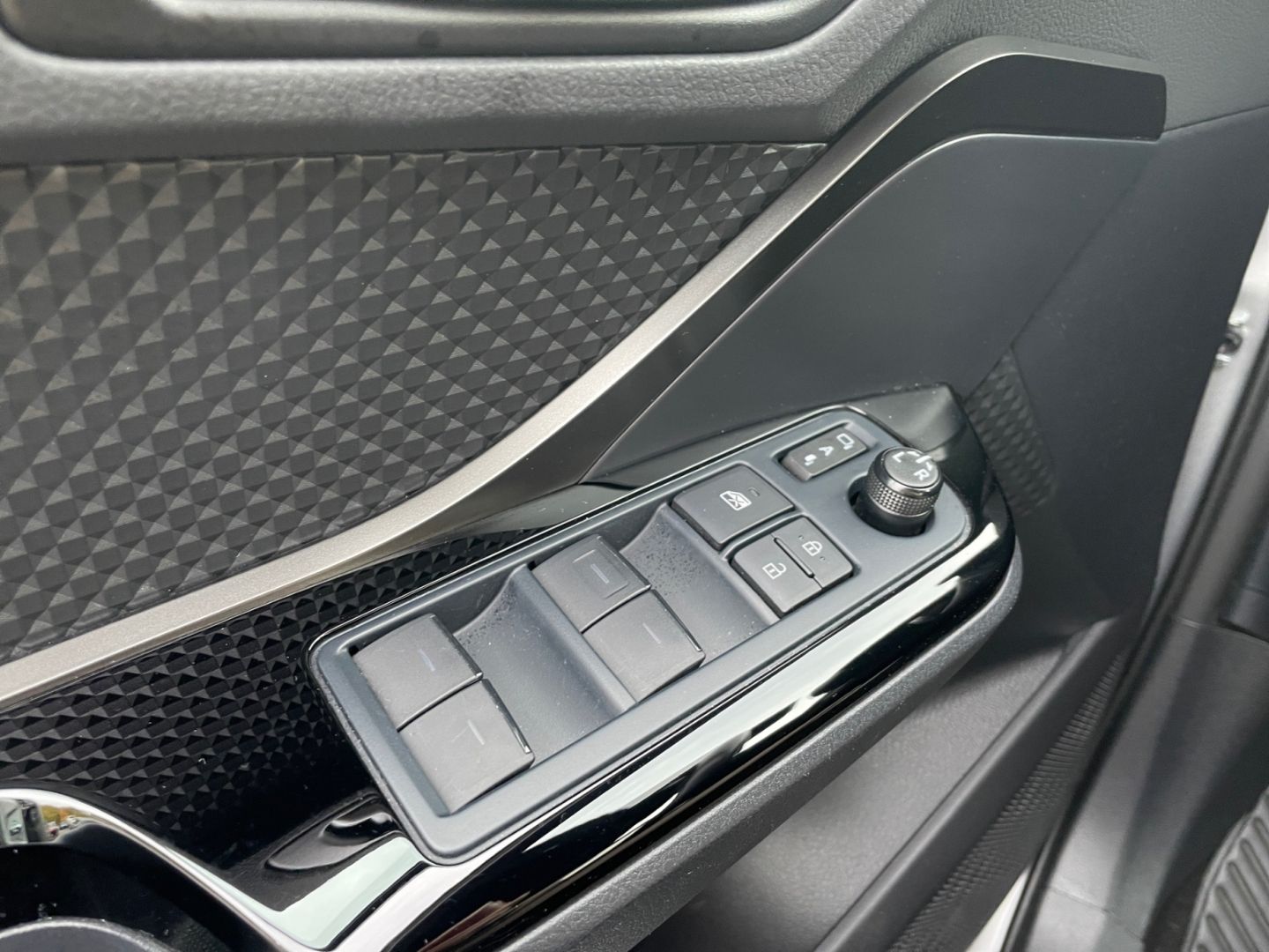 Toyota C-HR 2.0 Hybrid Team D *LED*ACC*CarPlay*CAM*SHZ*