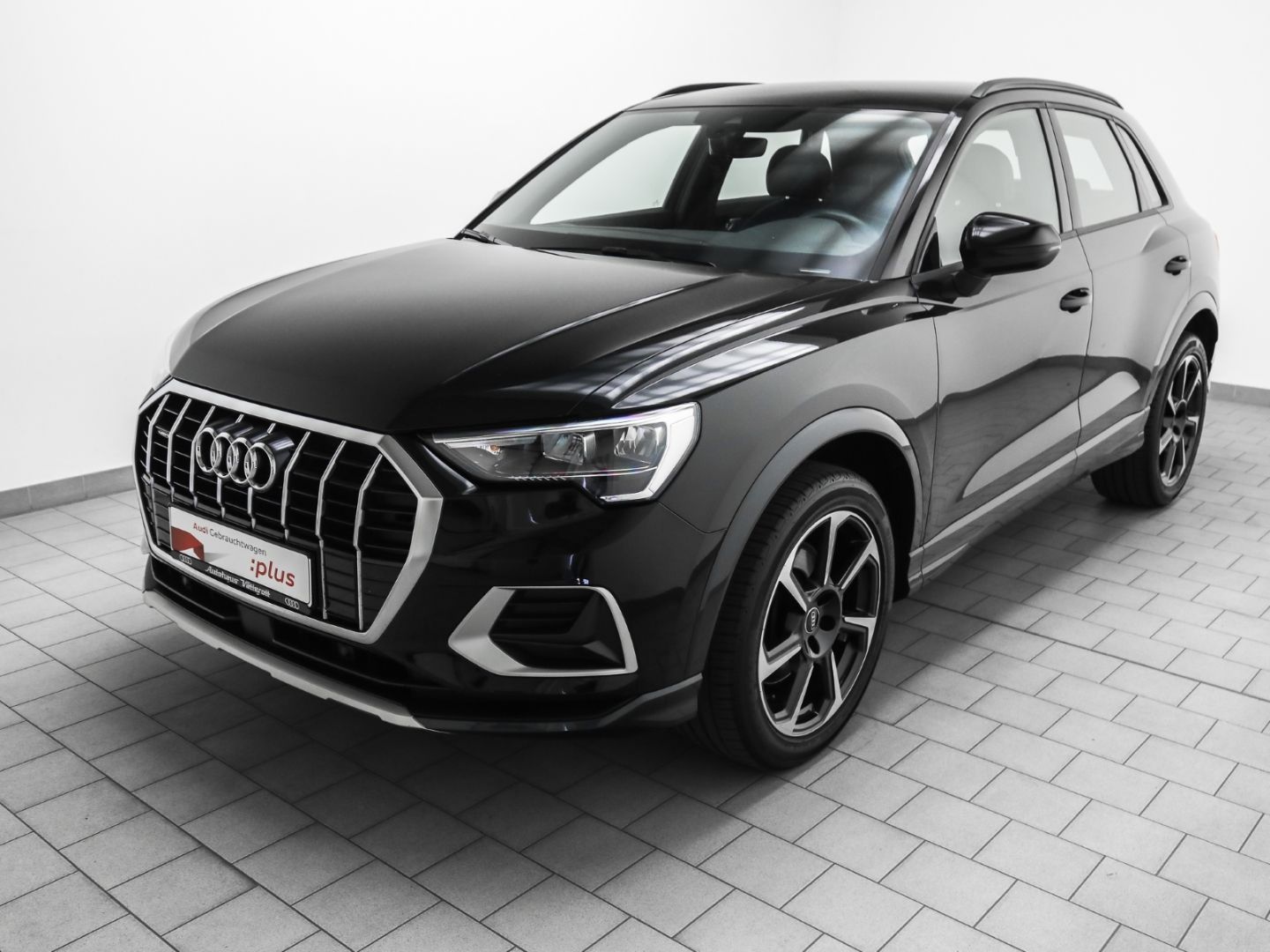 Audi Q3 45 TFSI quattro advanced - Samsaru's Car Outlet