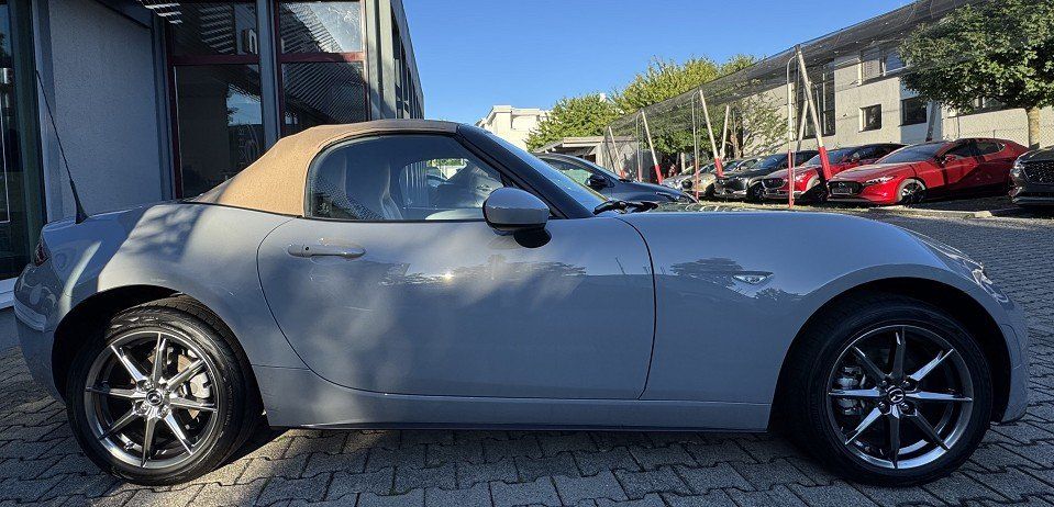 Mazda MX-5 1.5L SKYACTIV-G  132 6MT RWD Kazari