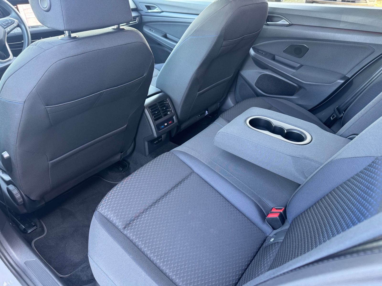 Volkswagen Golf VIII Lim. United - Samsaru's Car Outlet
