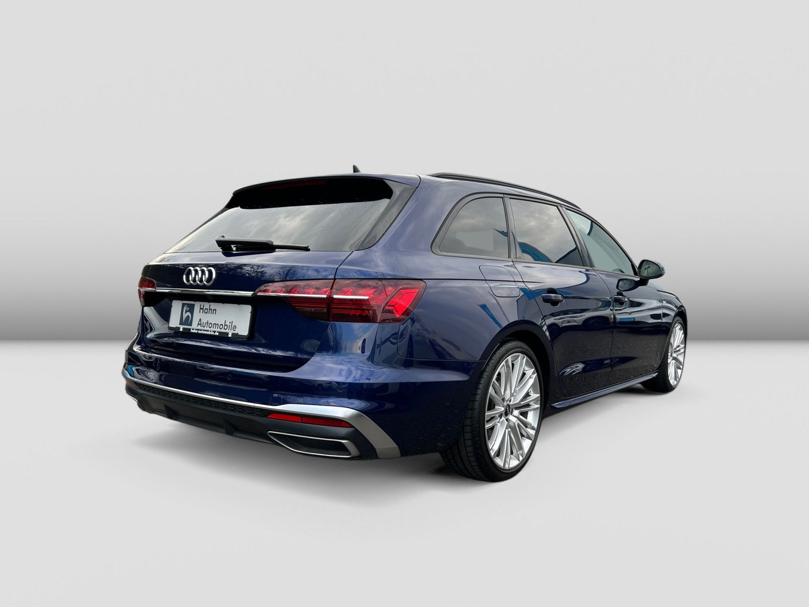 Audi A4 Avant 40 TDI S line - Samsaru's Car Outlet