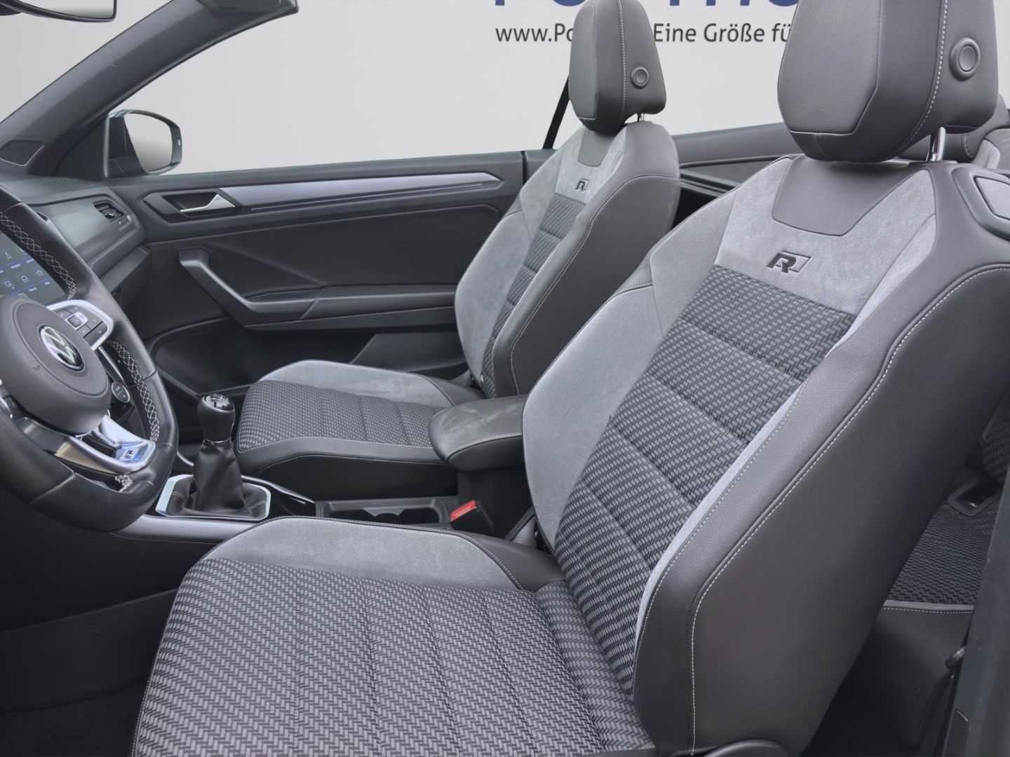 Volkswagen T-Roc 1.5 TSI R-LINE - Samsaru's Car Outlet