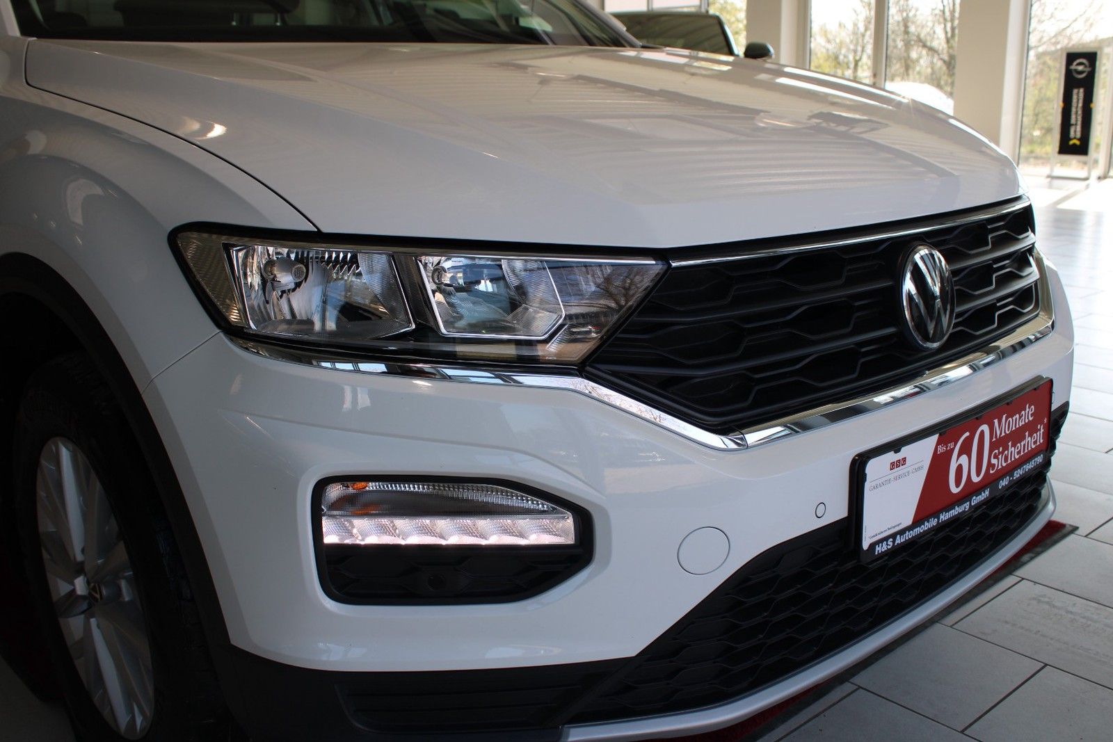 Volkswagen T-Roc 1.5 TSI DSG - Samsaru's Car Outlet