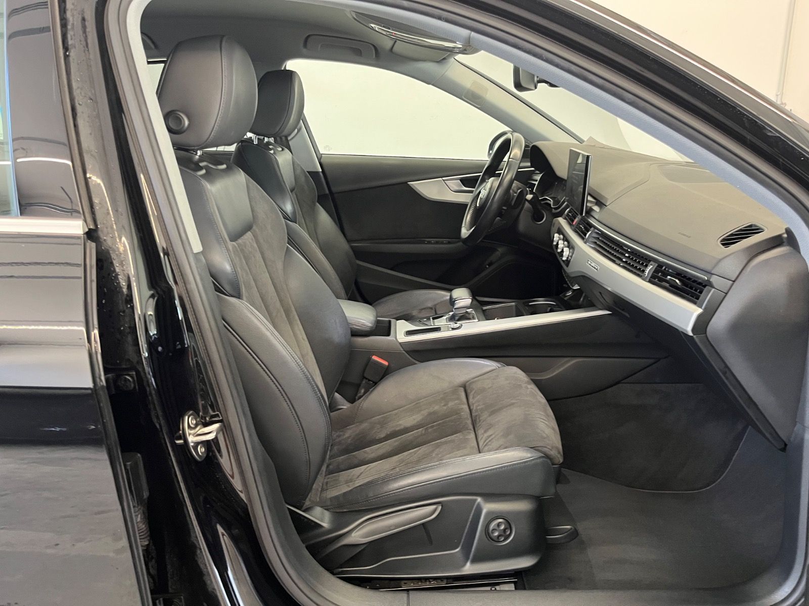 Audi A4 50 TDI quattro S-Line B&O*NAVI*LED*AHK*8-fach