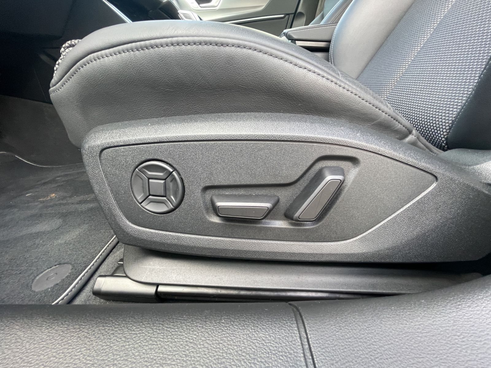 Audi A6 Avant 45 TFSI S line Matrix Navi HuD 360°