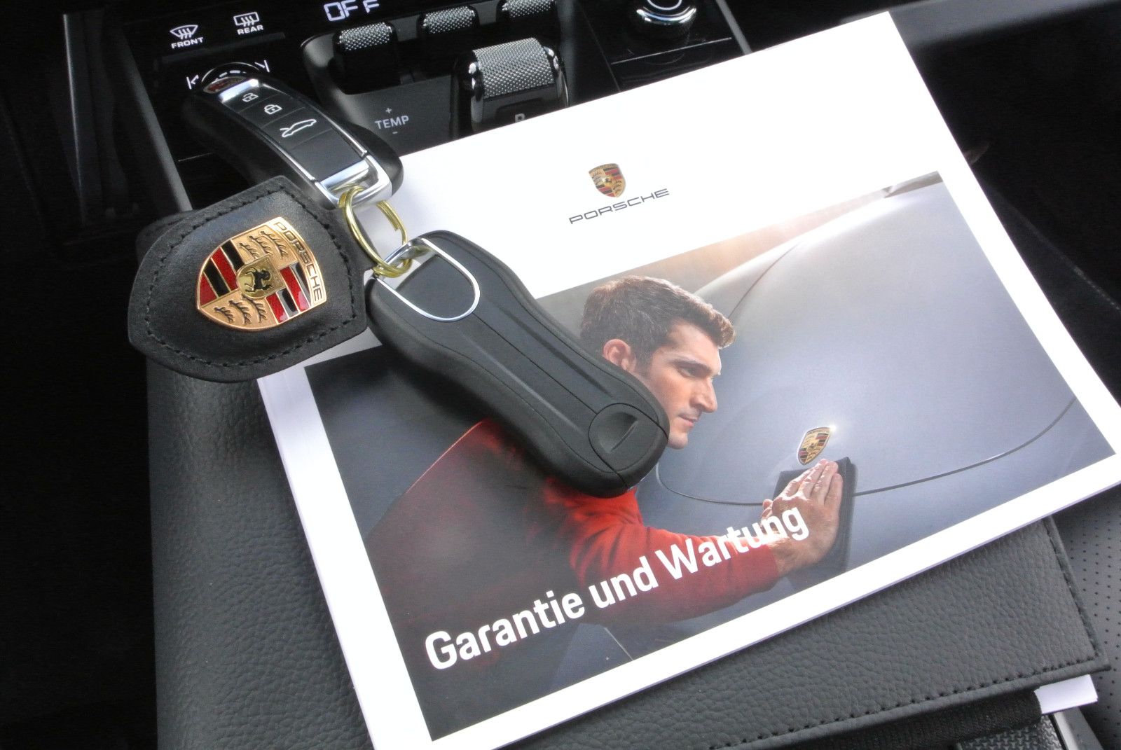 Porsche Taycan GTS,schw/schw,luft,pano,21";Kamera