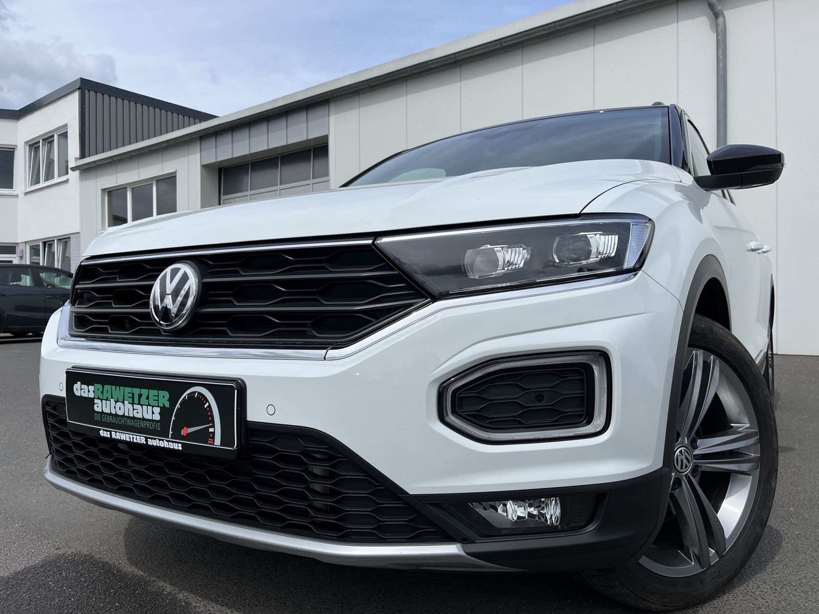 Volkswagen T-Roc 2.0 TSI DSG 4Motion Sport - Samsaru's Car Outlet