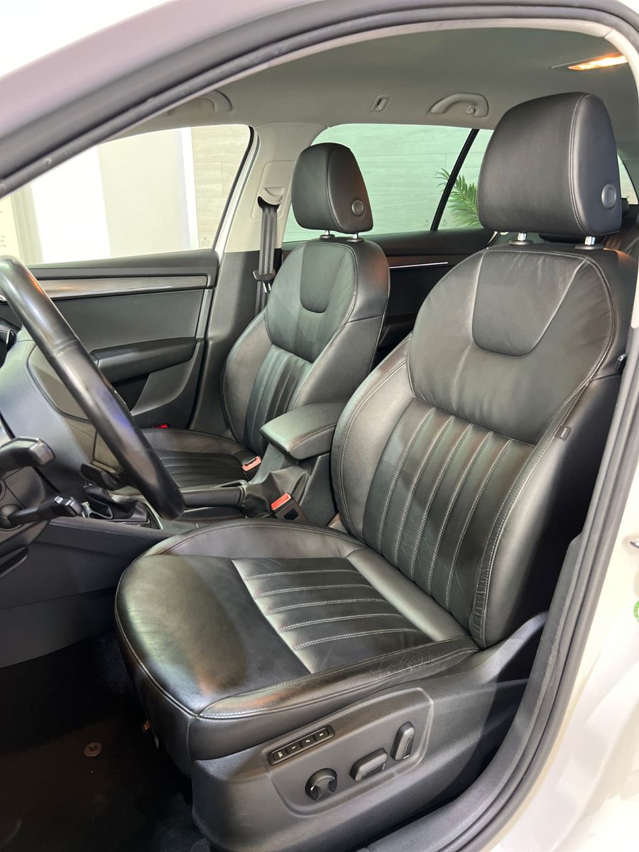Skoda Octavia Combi Premium Edition - Samsaru's Car Outlet