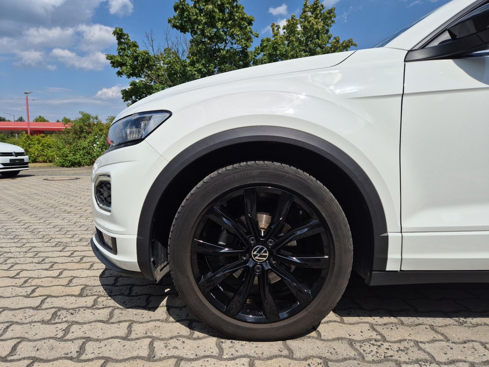 Volkswagen T-Roc TSI R-Line - Samsaru's Car Outlet