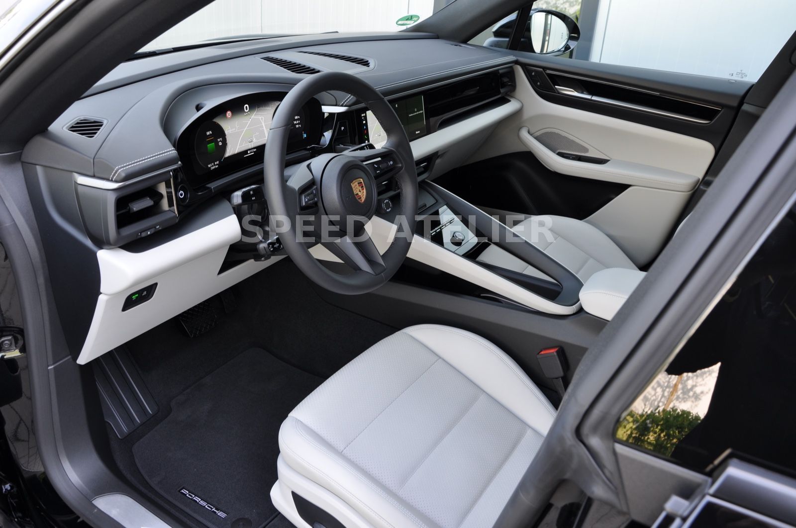 Porsche Macan 4 - Samsaru's Car Outlet