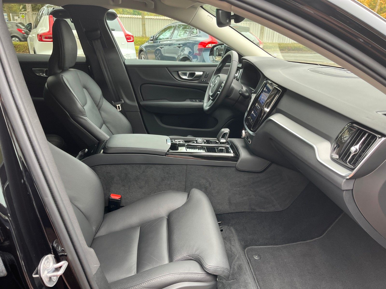 Volvo V60 T6 AWD Plug-in Hybrid Plus Dark Auto