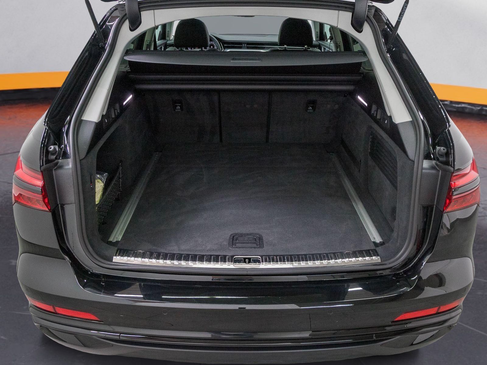 Audi A6 Avant 40 TDI Q S LINE - Samsaru's Car Outlet