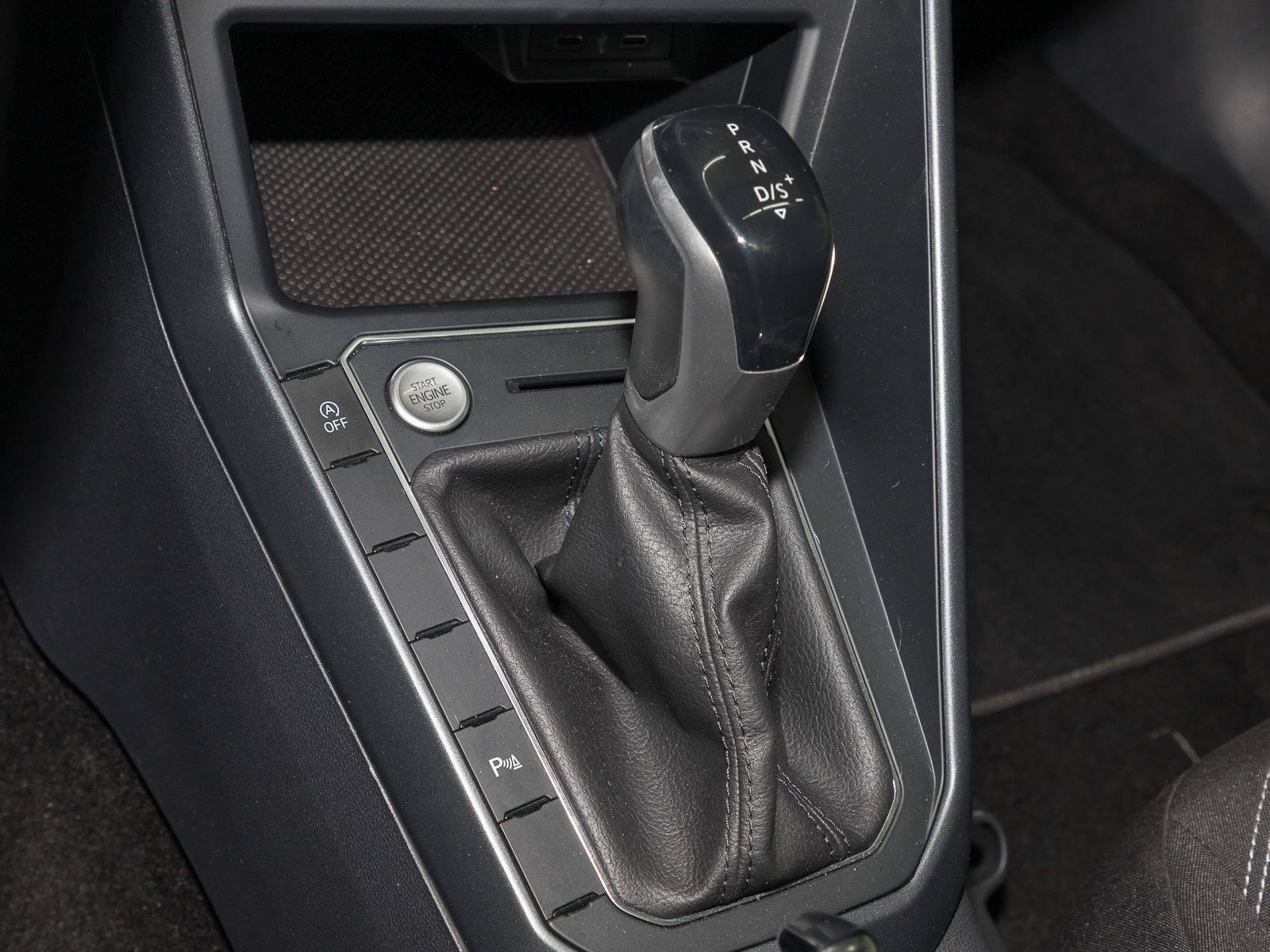 Volkswagen Taigo 1.0 TSI DSG R-LINE BLACK - Samsaru's Car Outlet