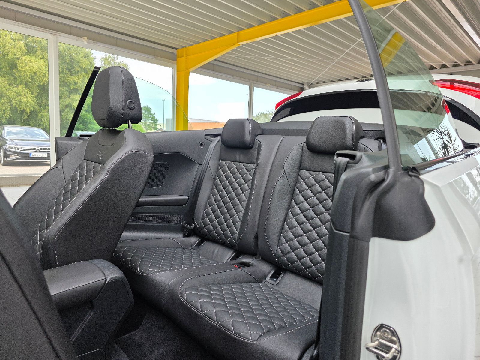 Volkswagen T-Roc R-Line Black - Samsaru's Car Outlet