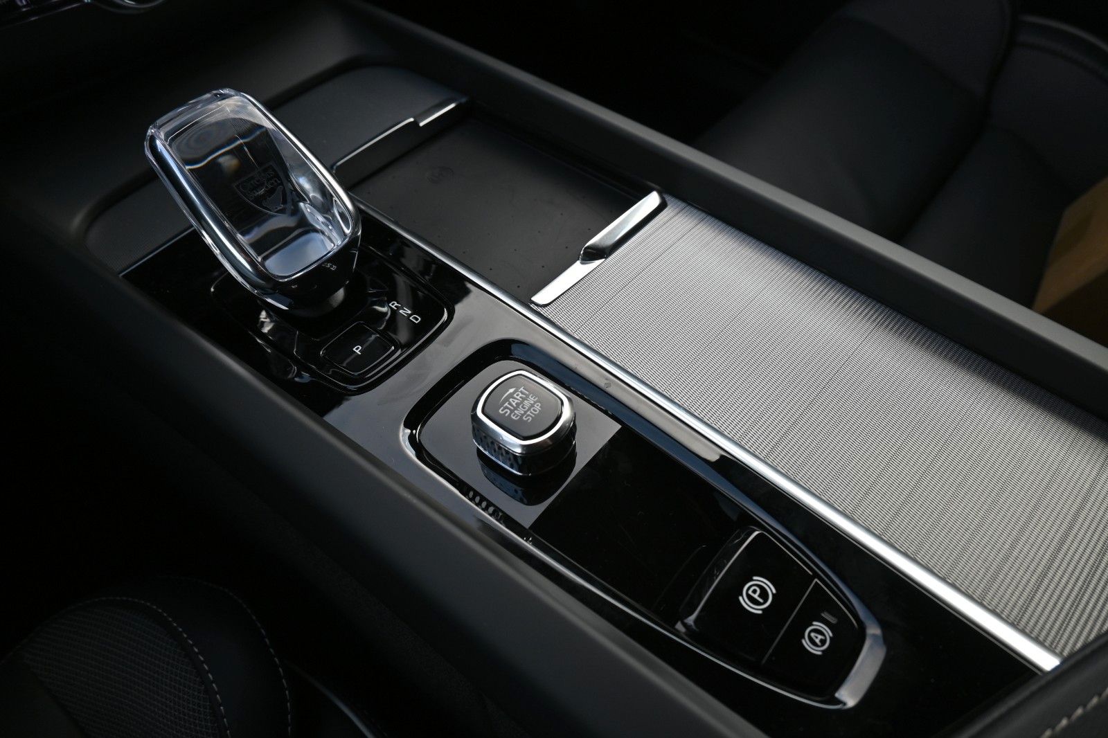 Volvo XC60 B5 AWD Plus Dark*H&K*FSHZG*360°*ACC*AHK