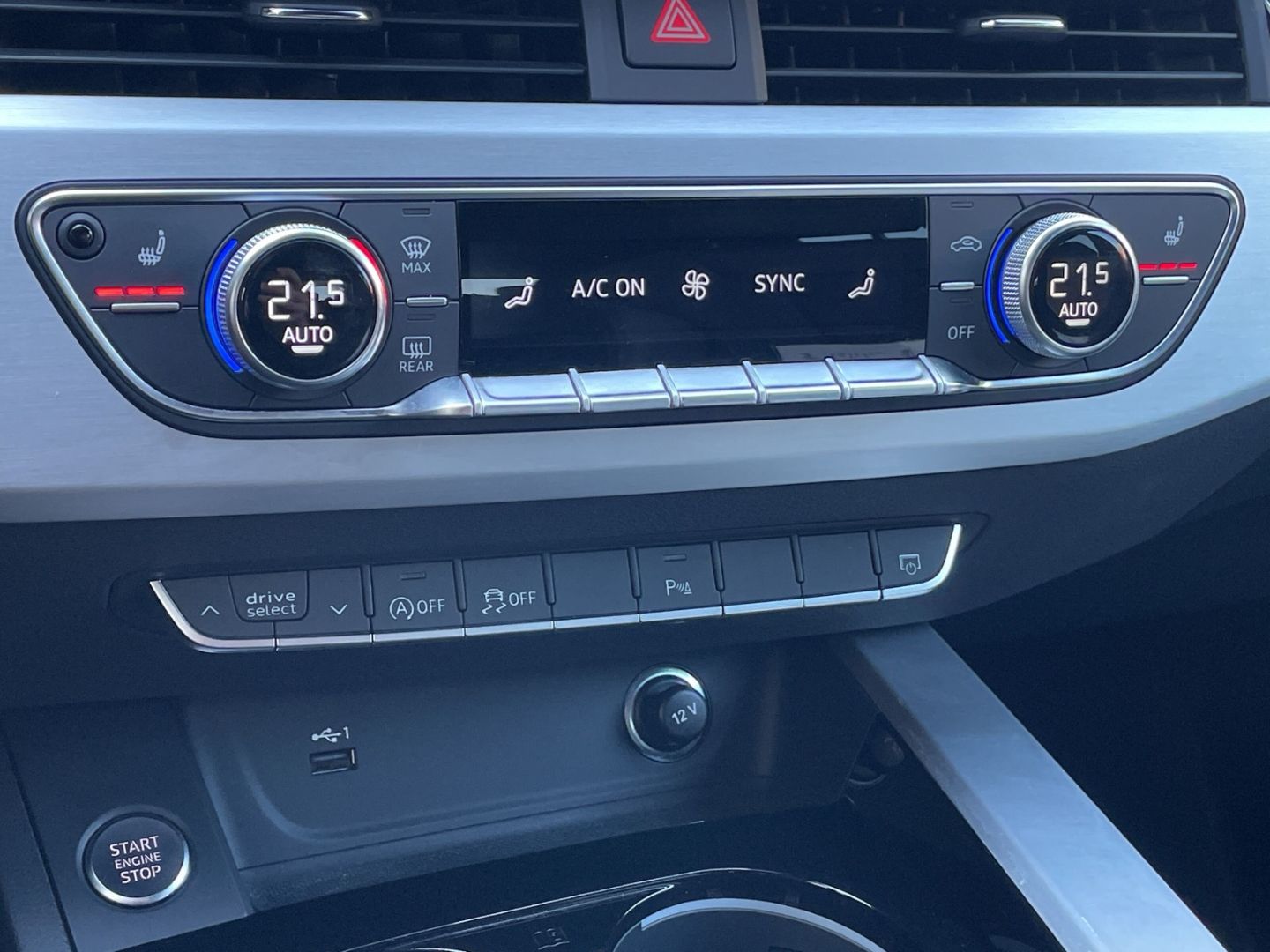 Audi A4 40 TFSI Avant S line quattro Matrix/AHK/Pano/