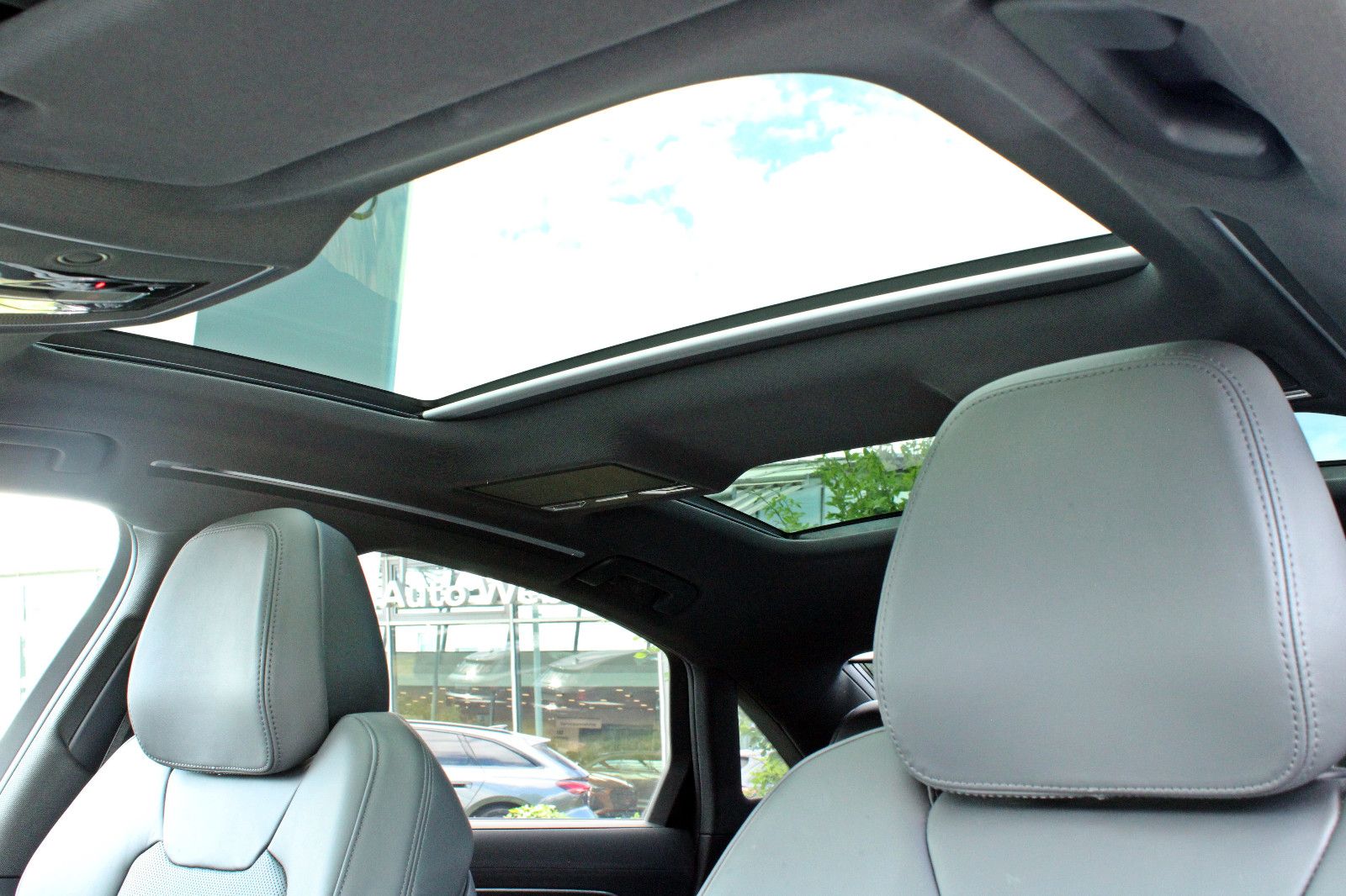 Audi A8 Lang 50TDI S LINE BLACK - Samsaru's Car Outlet