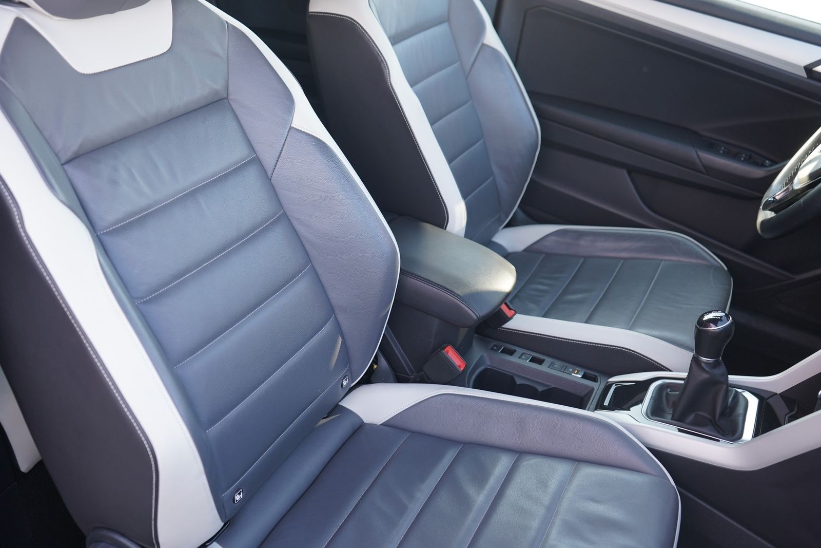 Volkswagen T-Roc 1.5 TSI Style - Samsaru's Car Outlet