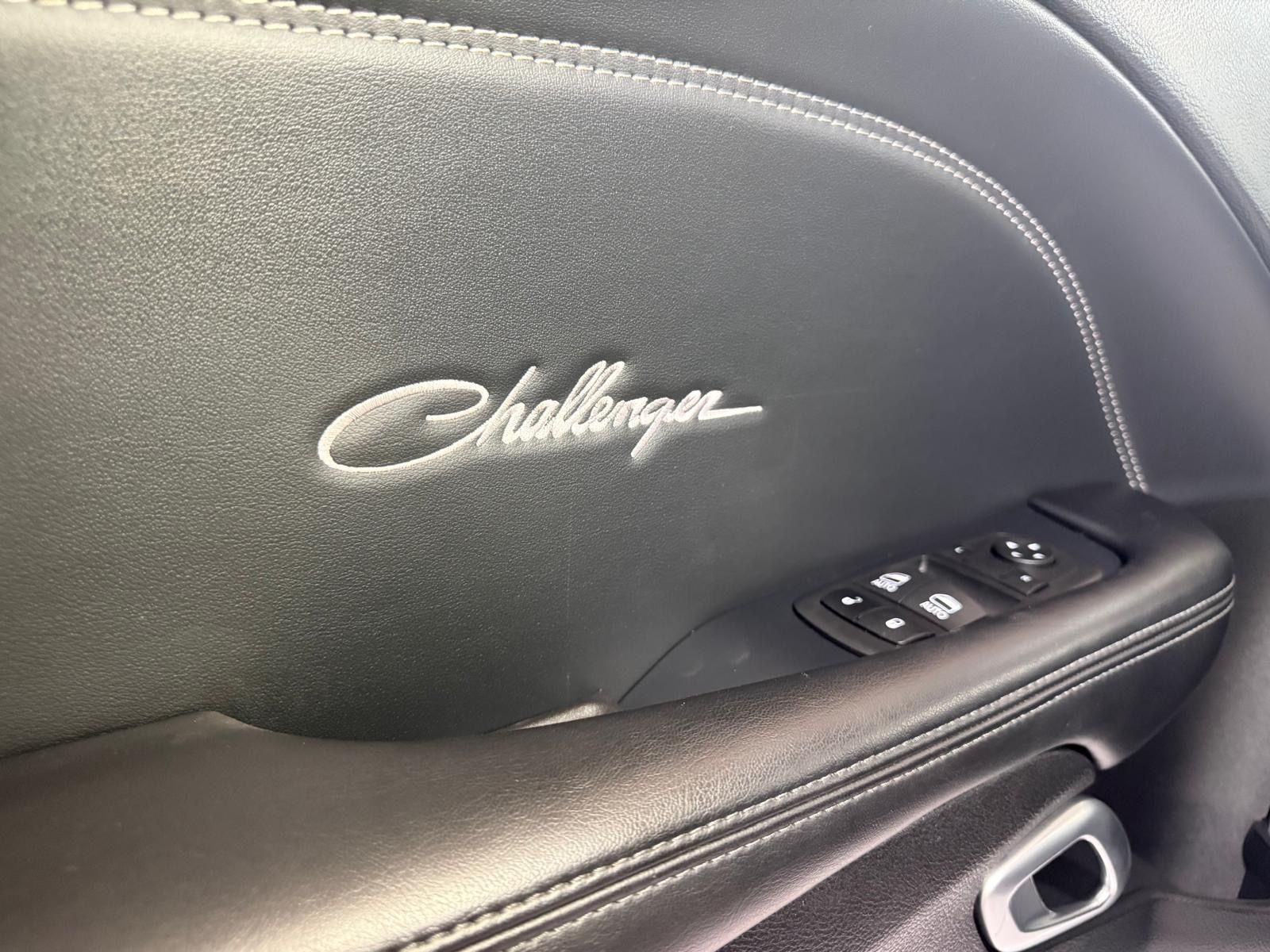 Dodge Challenger 3,6 Leder Kamera 8 Gang 2023