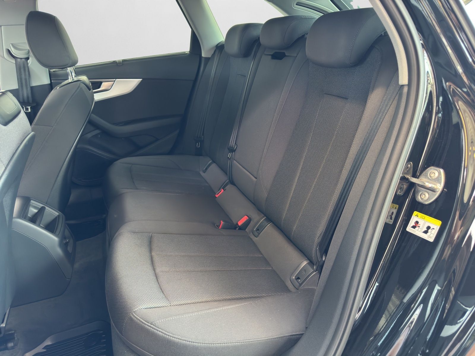 Audi A4 Avant 45 TFSI quattro S tronic - Samsaru's Car Outlet