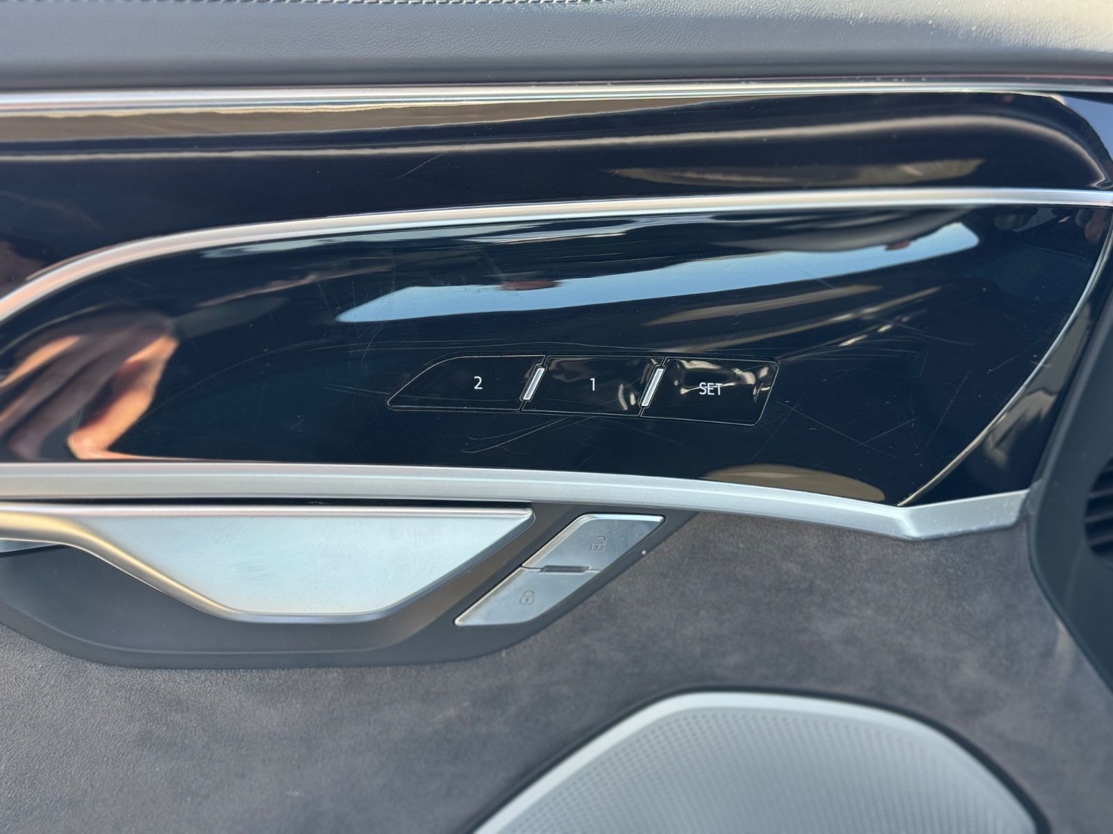 Audi A8L 60 TFSI quattro EXCLUSIVE - Samsaru's Car Outlet