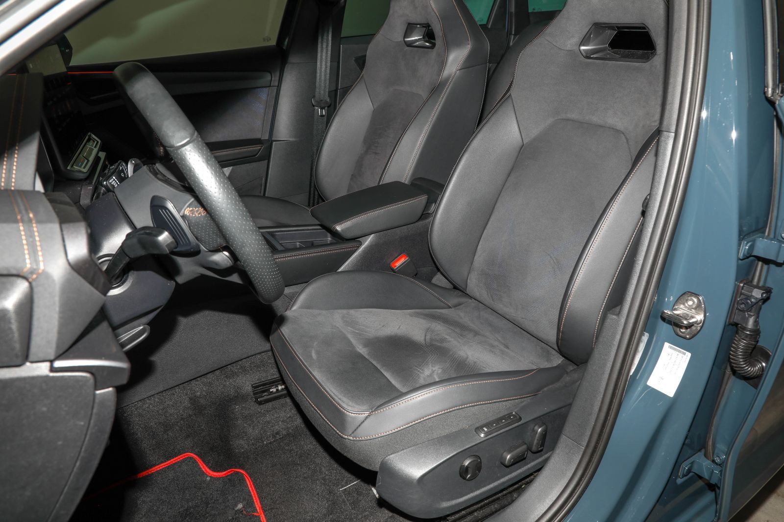 Seat Leon ST 2.0 TSI 4D DSG VZ AHK Kam. SHZ ACC