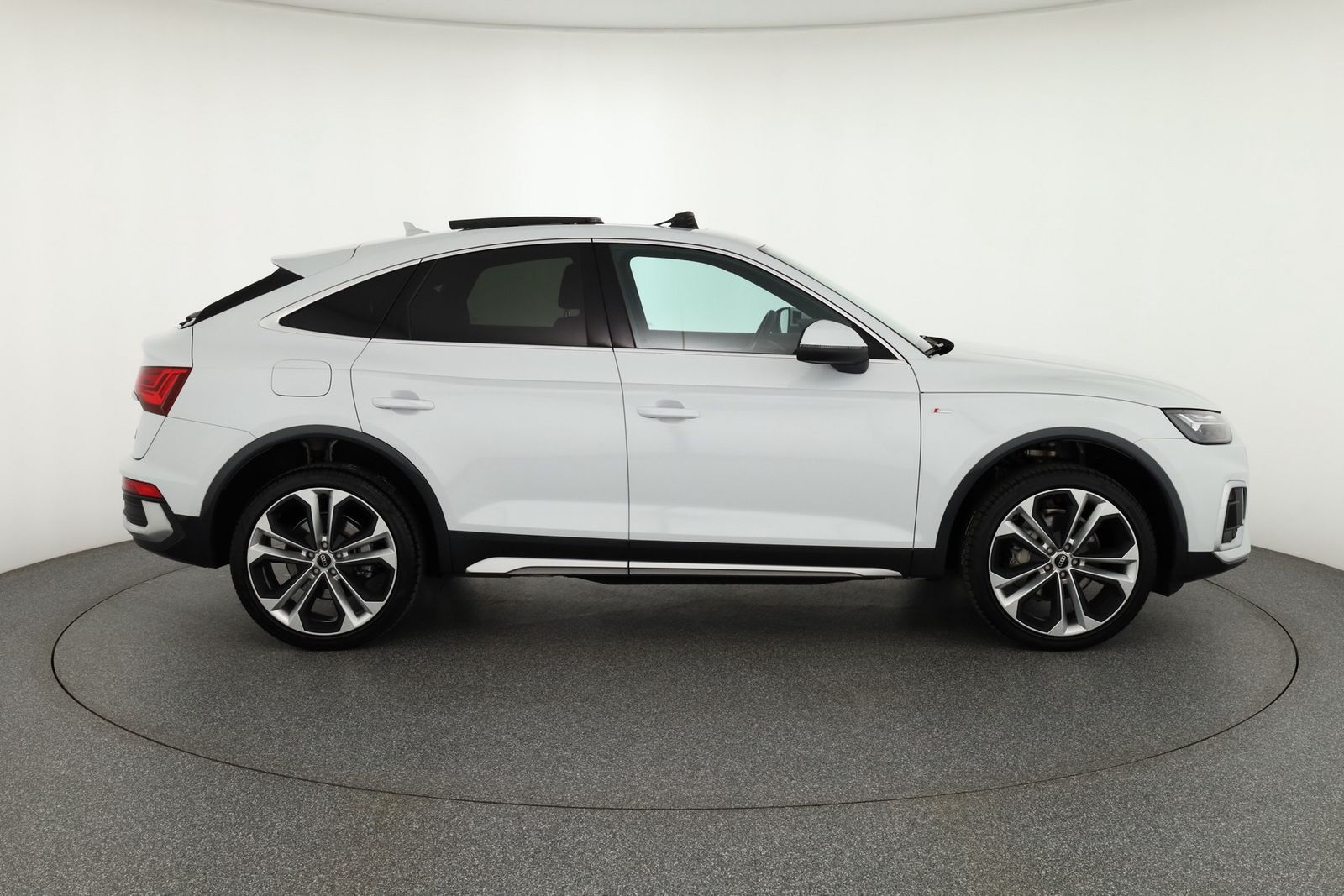 Audi Q5 Sportback S-Line 45 TFSI quattro s-tronic - Samsaru's Car Outlet