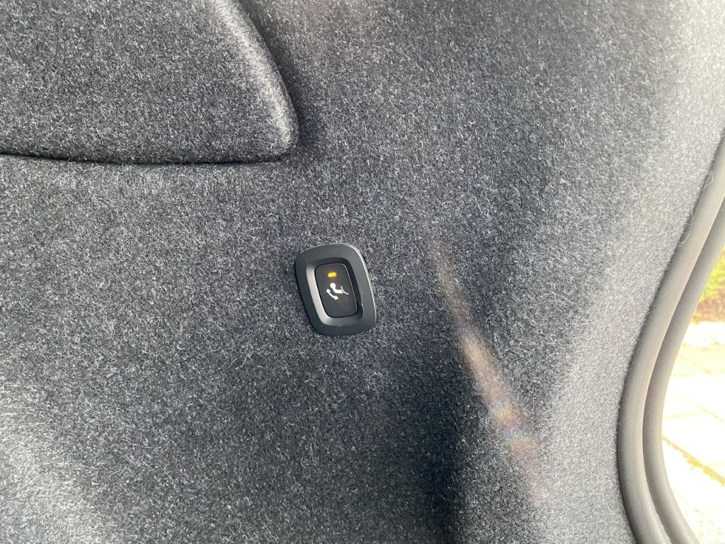 Volvo XC40 Plus Recharge Pure Electric StandHZG AHK Di