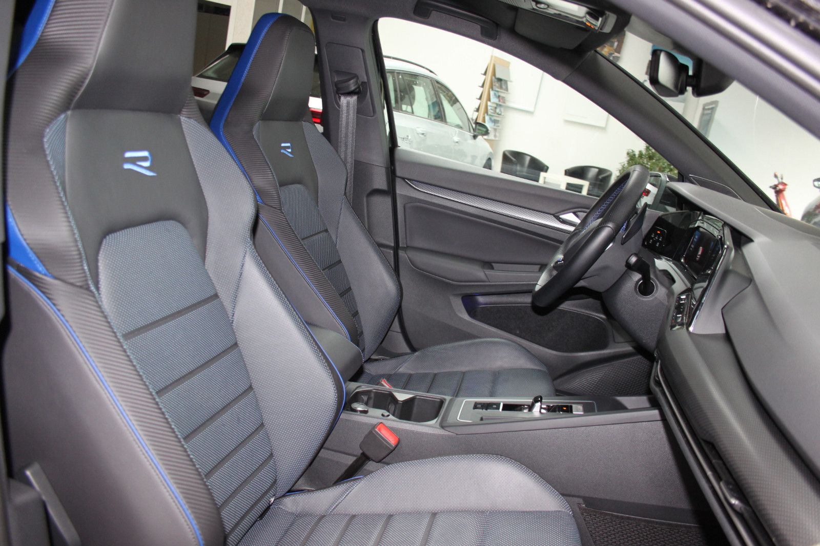 Volkswagen Golf VIII Lim./R/BLCKSTYLE/DSG/LEDER/R-PERFO-PAK