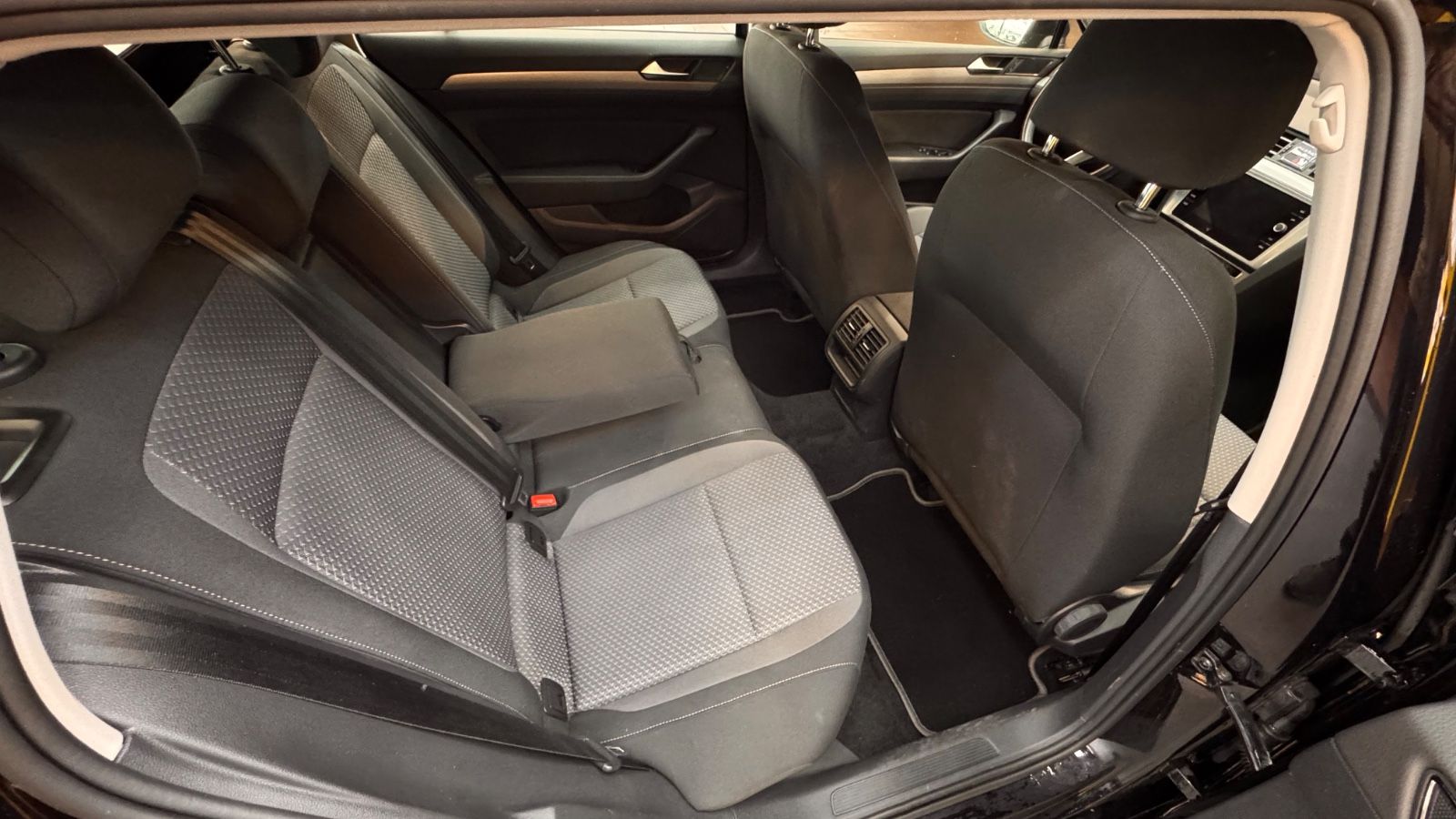 Volkswagen Passat Variant - Samsaru's Car Outlet