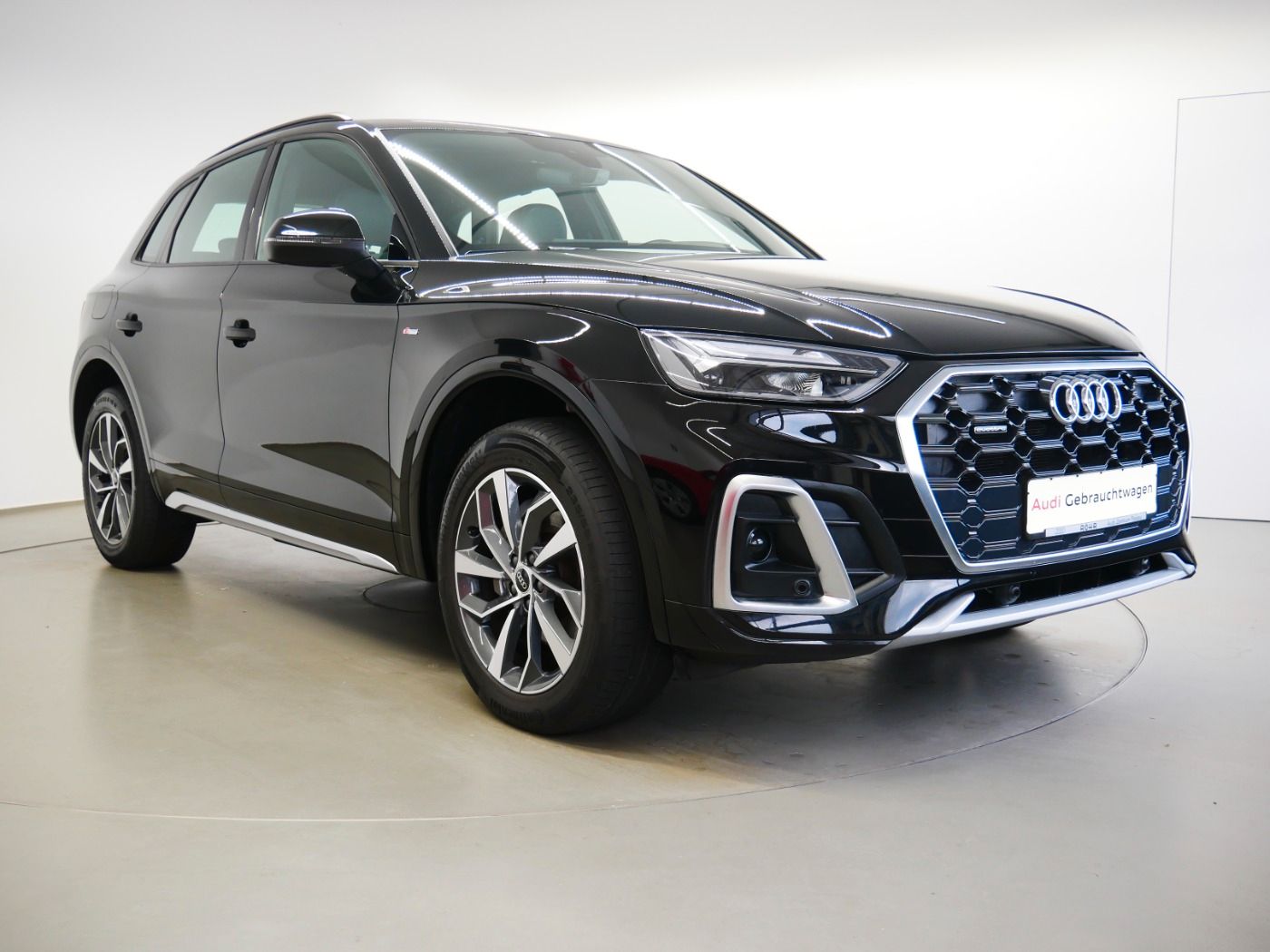 Audi Q5 40 TDI quattro S line - Samsaru's Car Outlet