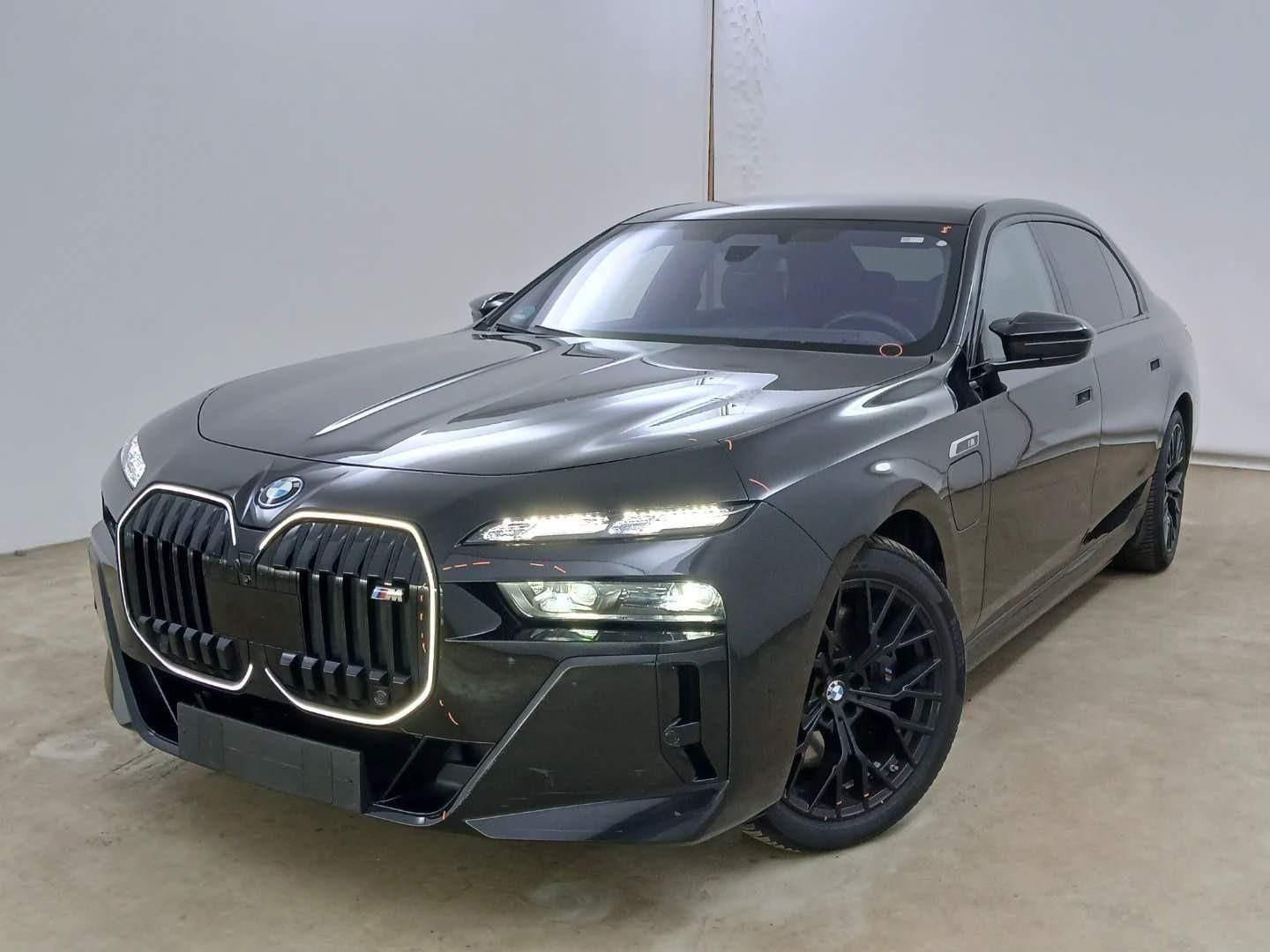 BMW M760 e xDRIVE SHADOW/ICON/ACC/PANO/360°/BELÜFT.