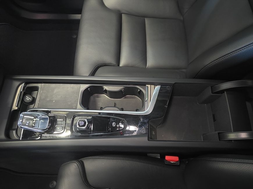 Volvo XC60 T8 AWD Recharge Inscription - Samsaru's Car Outlet