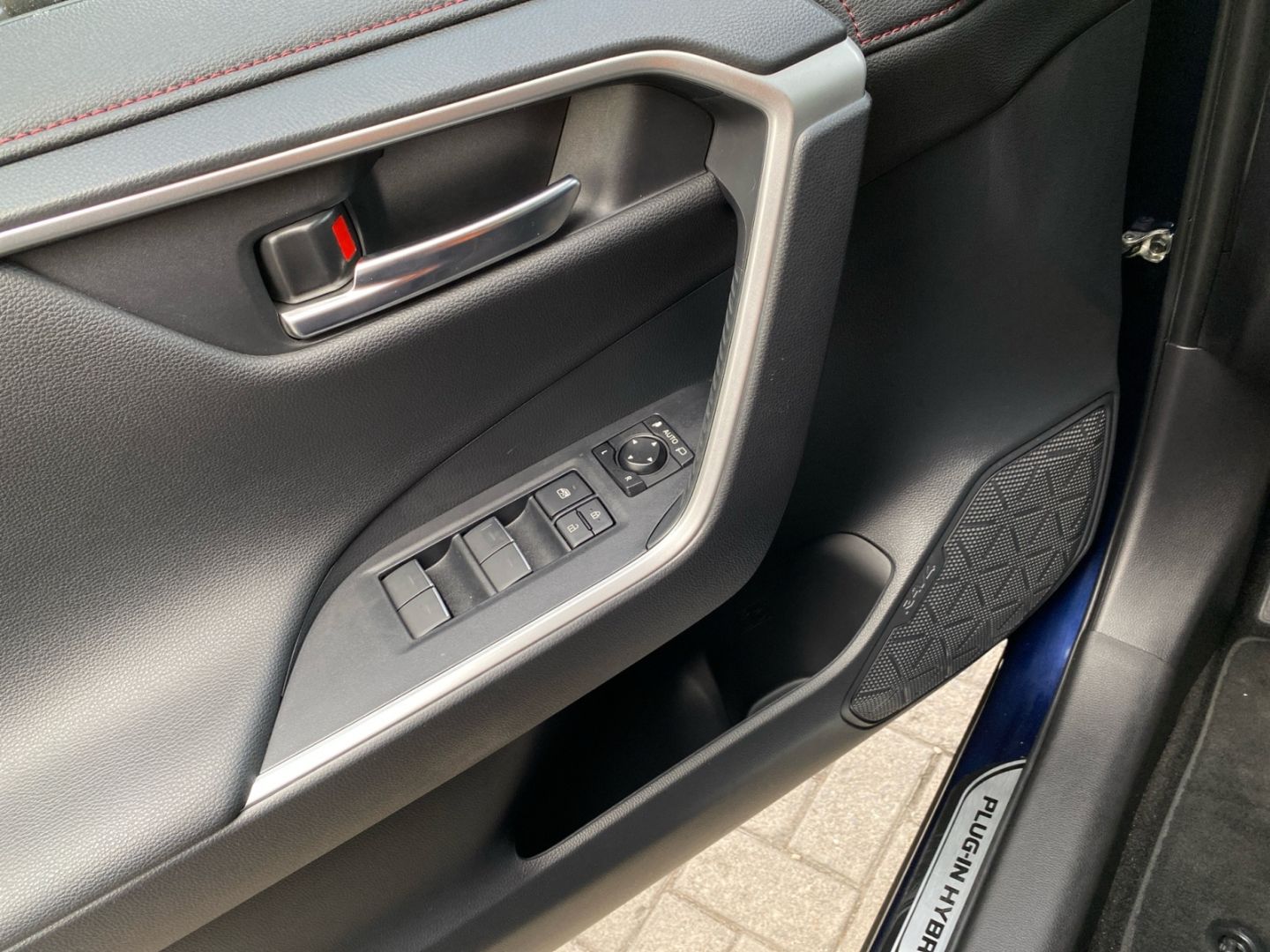 Toyota RAV 4 Plug-in Hybrid - Samsaru's Car Outlet