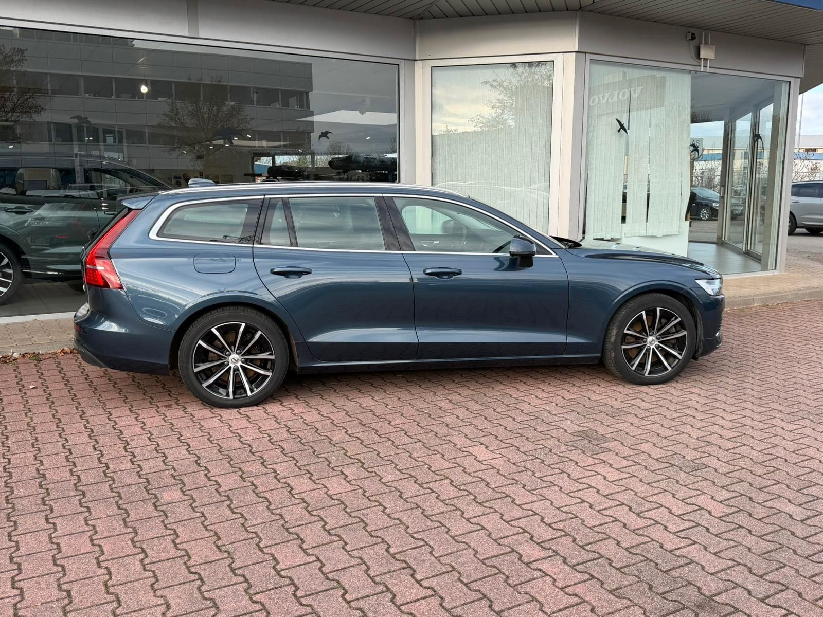 Volvo V60 T6 AWD Recharge Core Auto