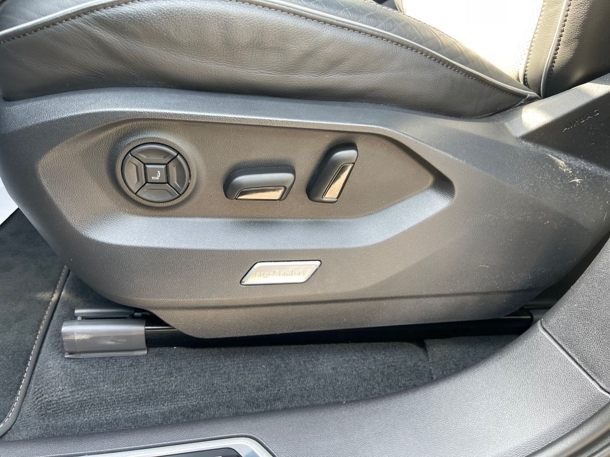 Volkswagen Touareg R-Line - Samsaru's Car Outlet