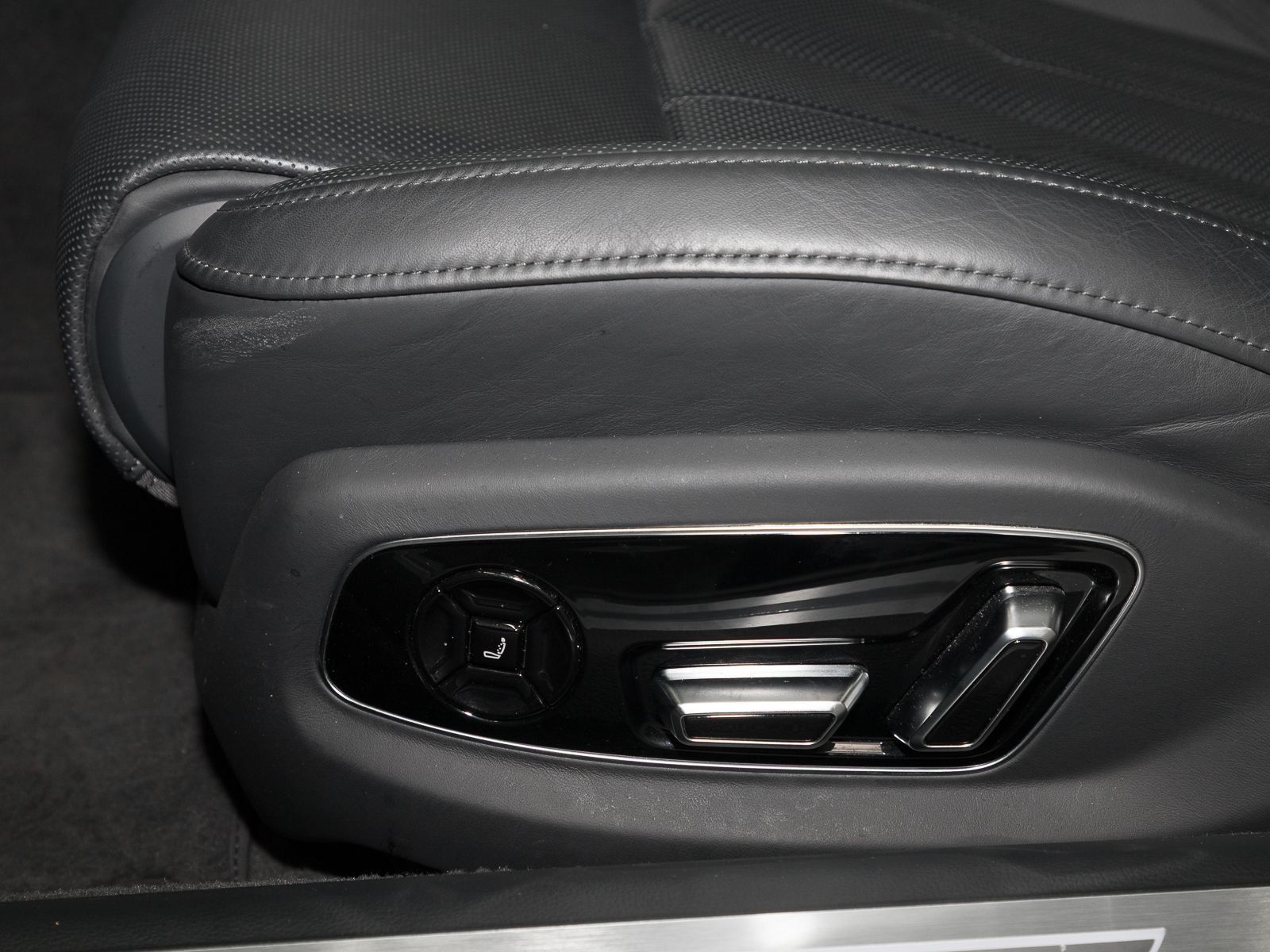 Audi A8 60 TFSIe Q - Samsaru's Car Outlet