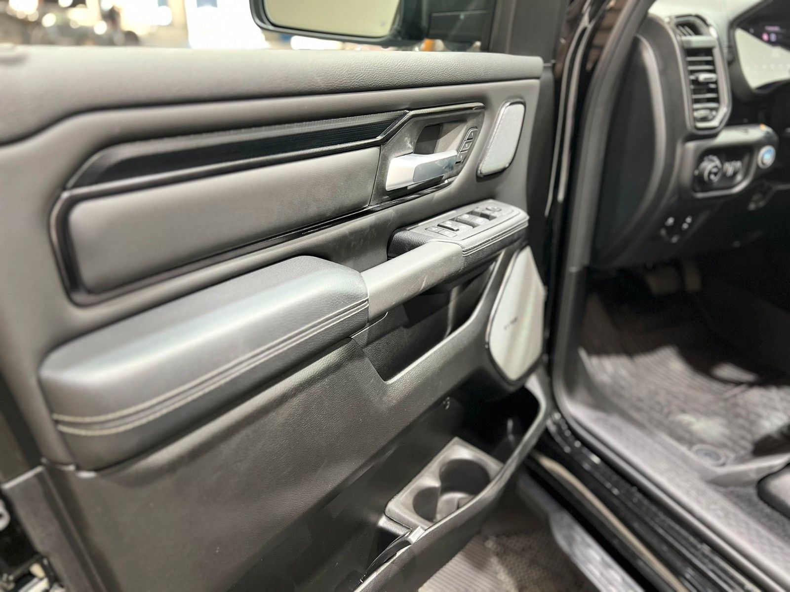 Dodge RAM 1500 Rebel Night Premium 3.0L MY25 RTR Umbau