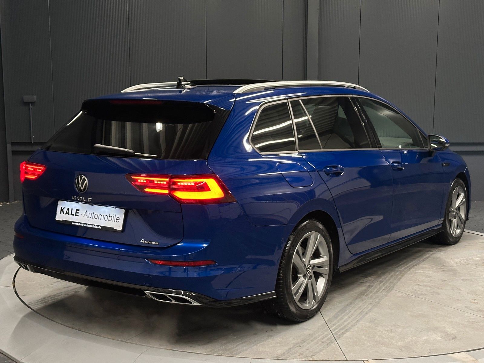 Volkswagen Golf Variant R-Line 4Motion*PANORAMA*AHK*Standhz