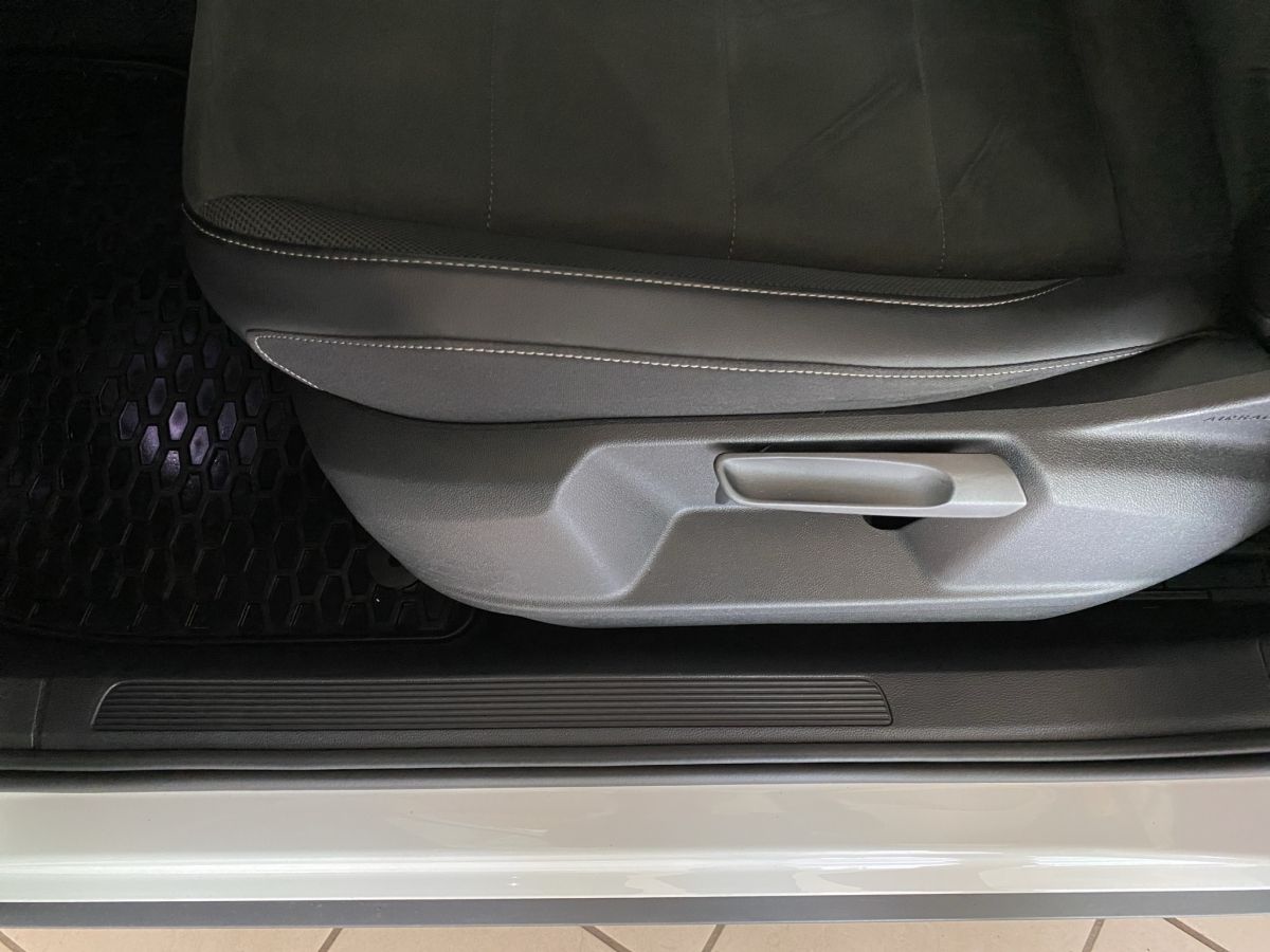 Volkswagen T-ROC 1.5 TSI - Samsaru's Car Outlet