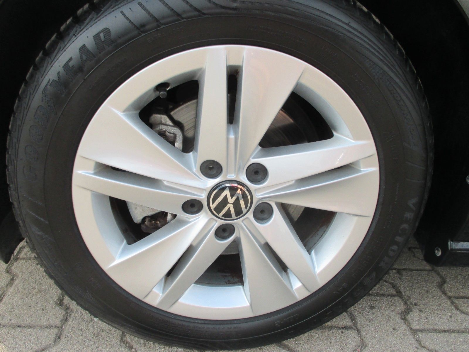 Volkswagen Golf 8 1.5 TSI Life - Samsaru's Car Outlet