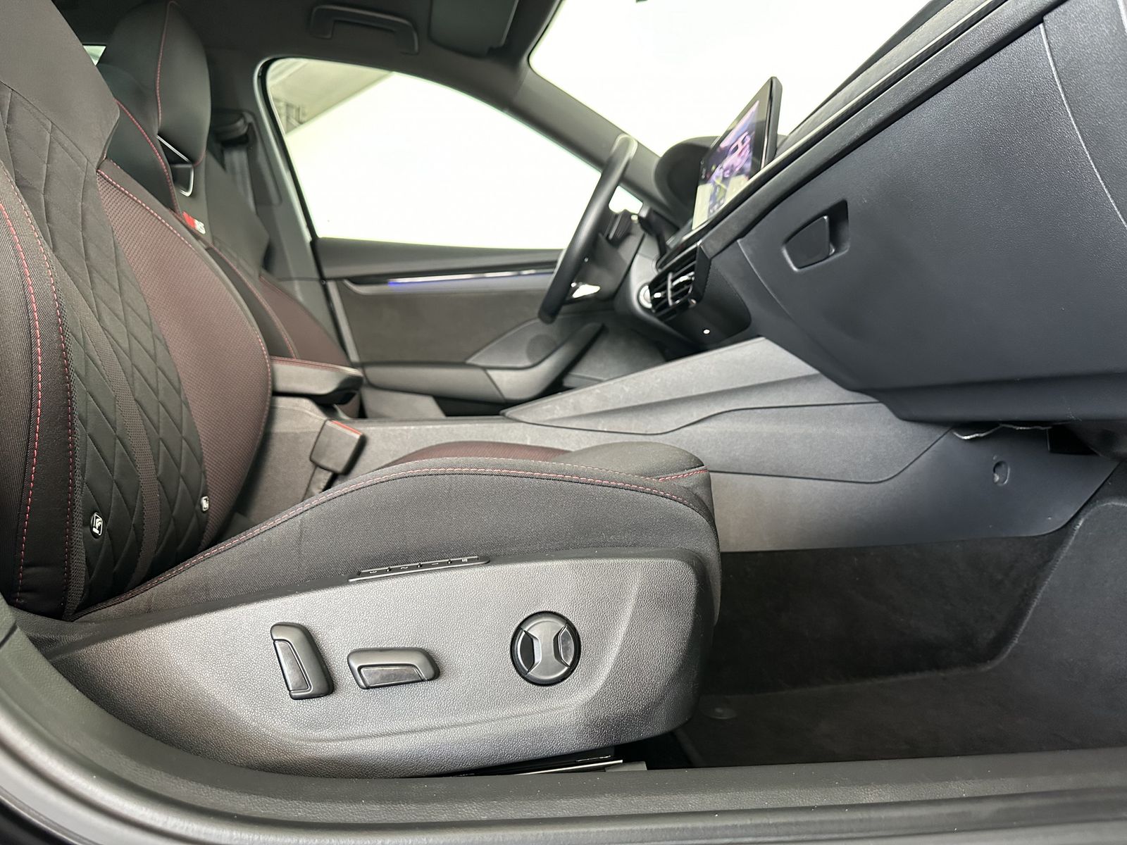 Skoda Octavia Combi RS 4x4 - Samsaru's Car Outlet