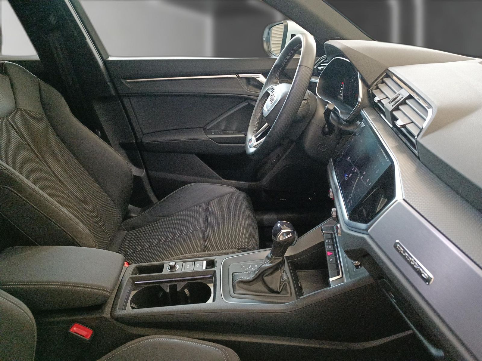 Audi Q3 45 TFSI quattro S line - Samsaru's Car Outlet