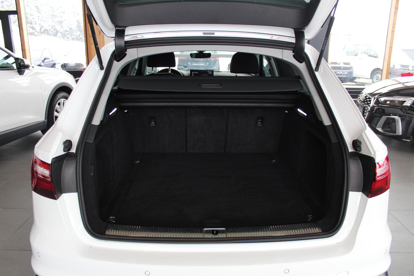 Audi A4 Avant 40 TDI quattro S tronic - Samsaru's Car Outlet