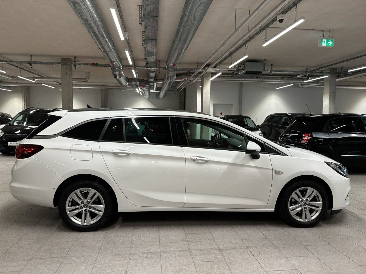 Opel Astra K Sports Tourer Business Elegance - Samsaru's Car Outlet