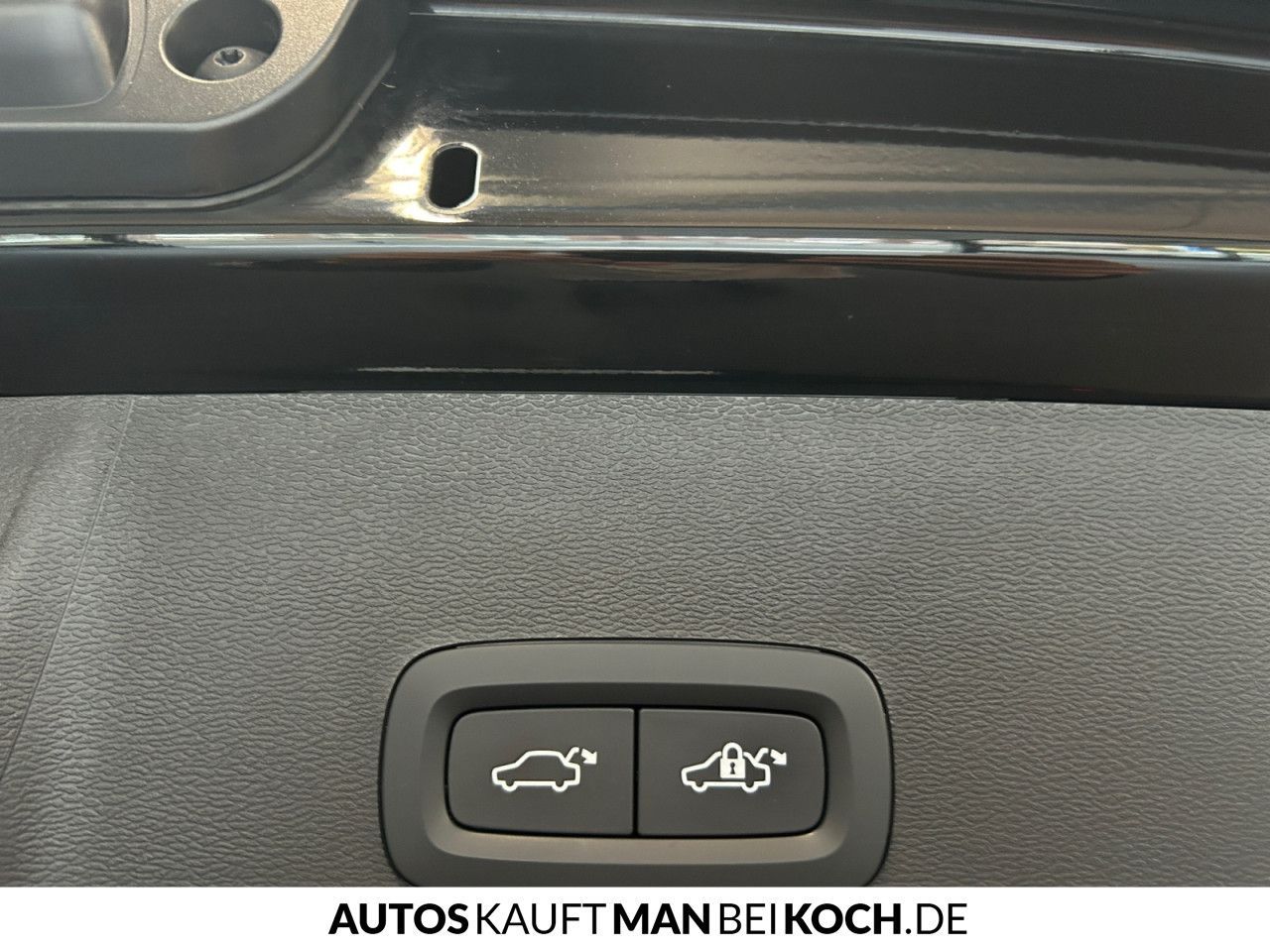 Volvo XC40 B3 DKG Core AHK LED SHZ/LHZ NAVI PDC/CAM!